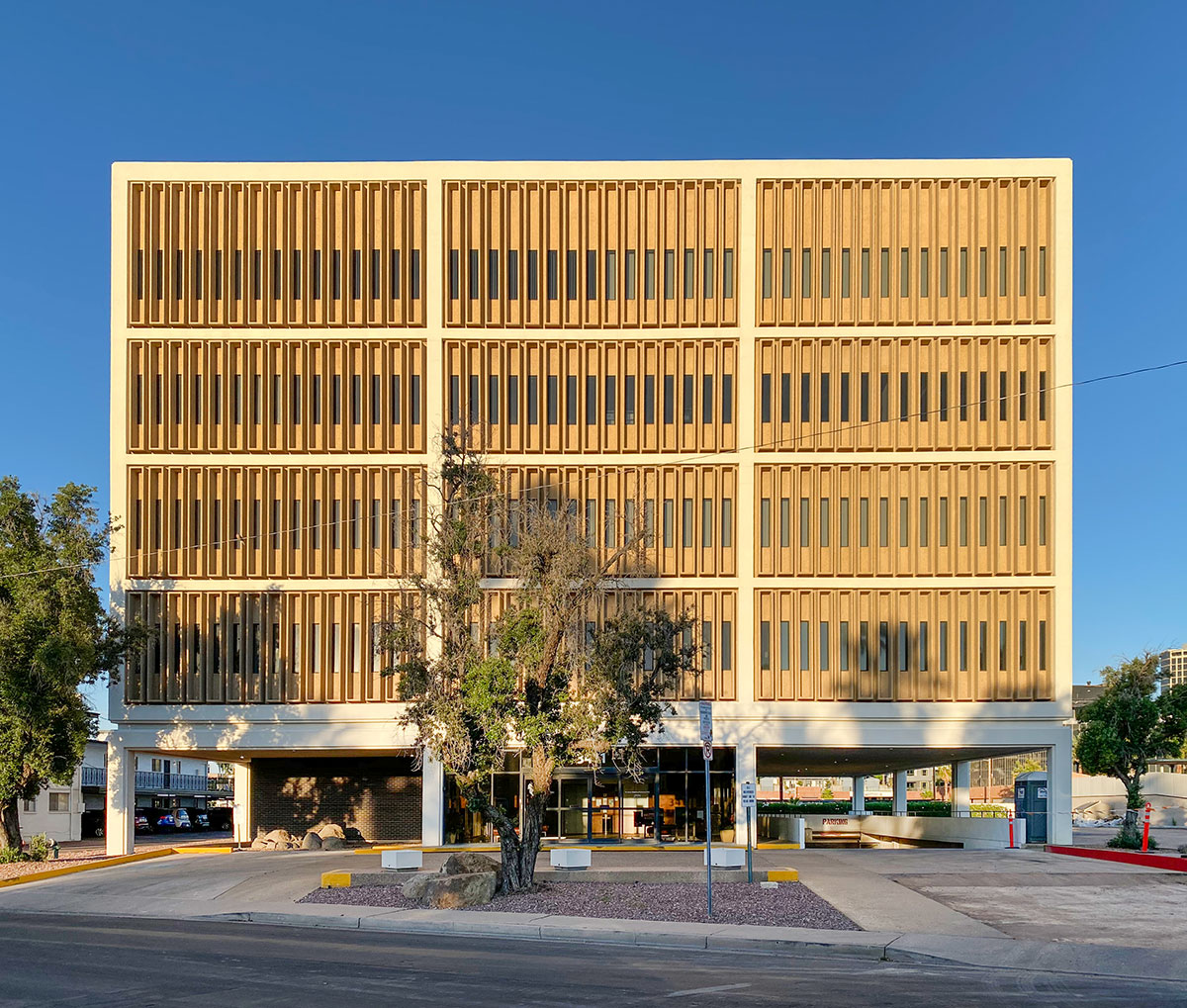 5th Avenue Medical Building by Al Beadle