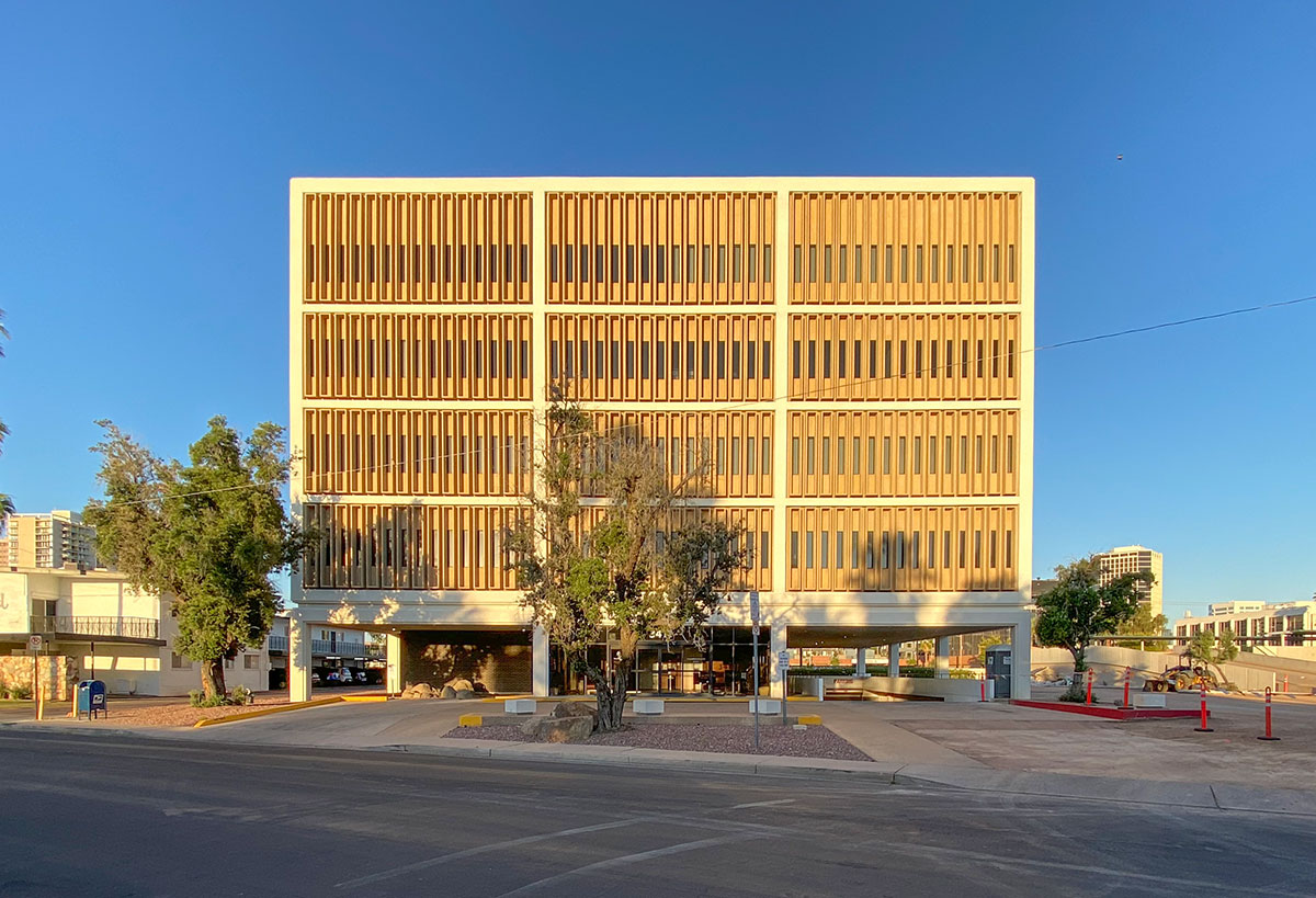 5th Avenue Medical Building by Al Beadle