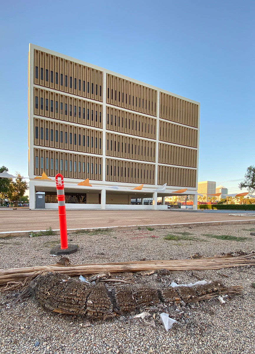 5th Avenue Medical Building by Al Beadle