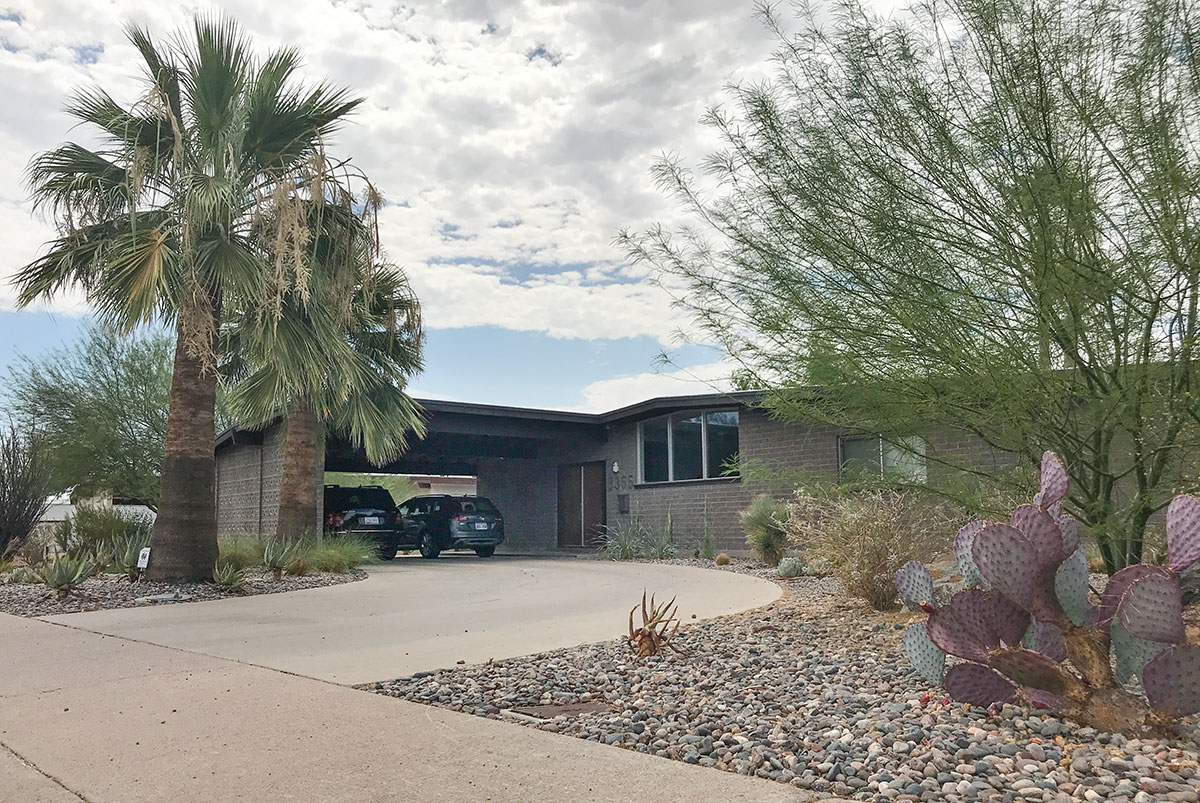Town and Country Paradise homes by Ralph Haver with Fred Woodward in North Phoenix