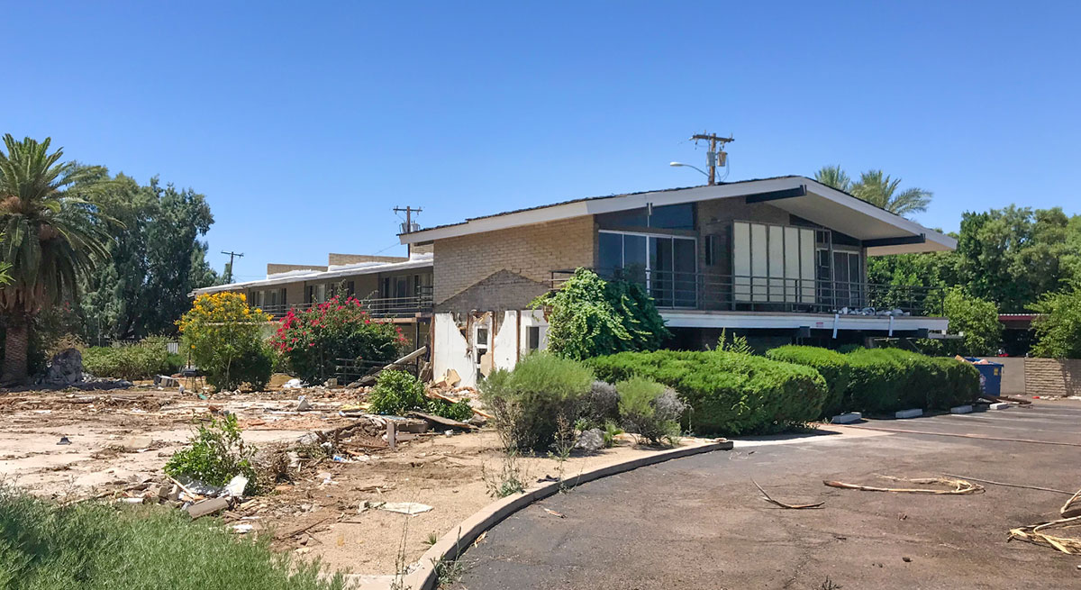 Teakwoood Apartments in Uptown Phoenix Arizona
